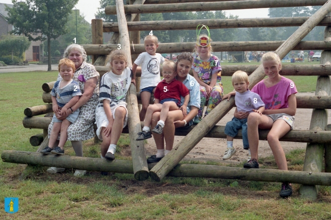 kvw-1989--creche||https://www.heemkundekringbakelenmilheeze.nl/files/images/kindervakantieweek-1989/kvw-1989--creche_128.jpg?t=1694895317