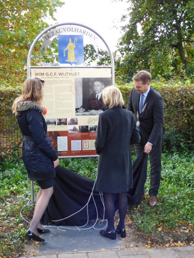 onthulling-wijtvliet-02||https://www.heemkundekringbakelenmilheeze.nl/files/images/wijtvliet-onthulling-monument/onthulling-wijtvliet-02_128.jpg?t=1739744601